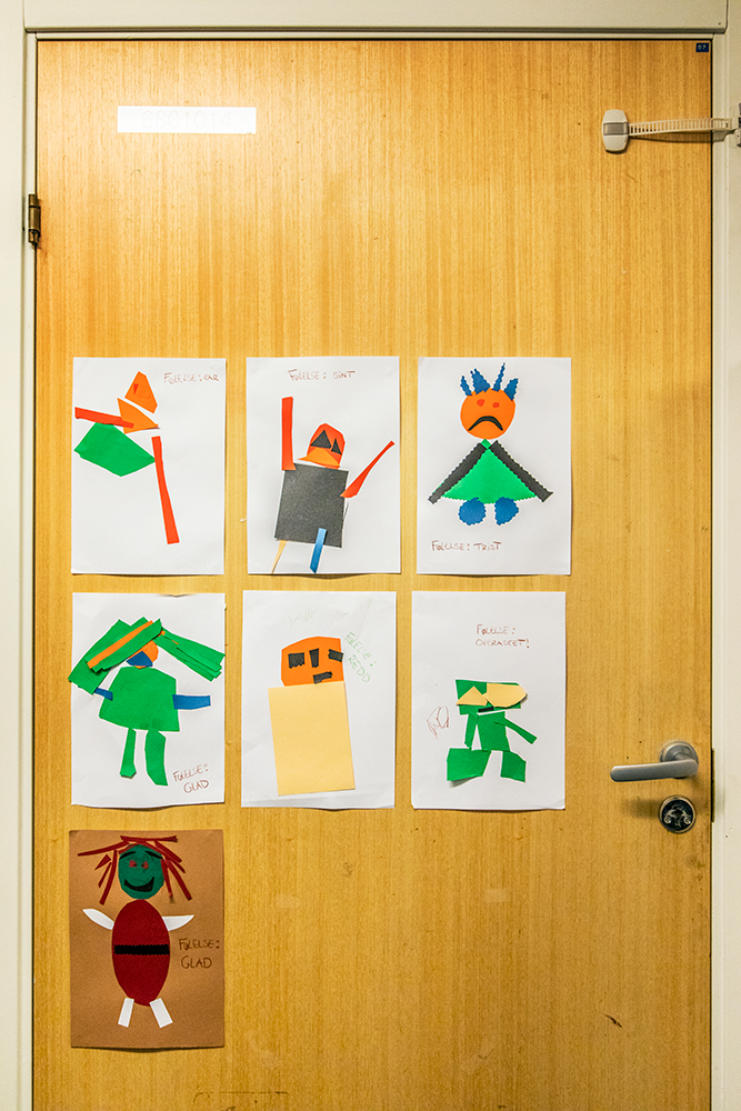 D&oslash;r med kunst barna har laget for &aring; illustrere ulike f&oslash;lelser
